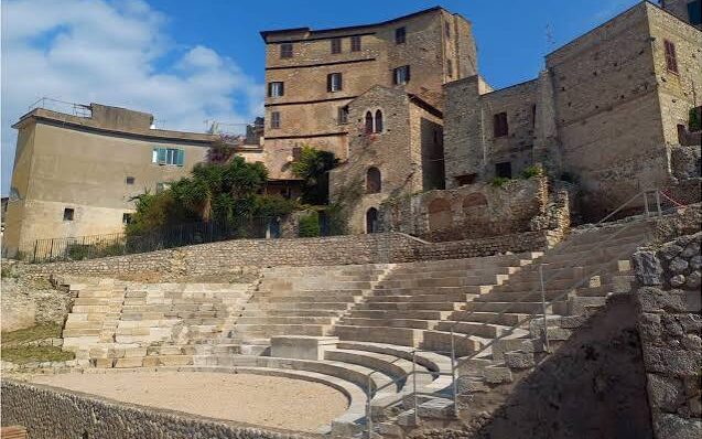 terracina-teatro-romano.jpg