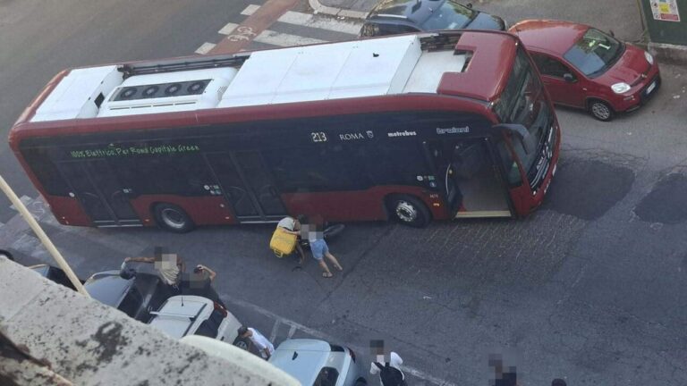 incidente roma bus