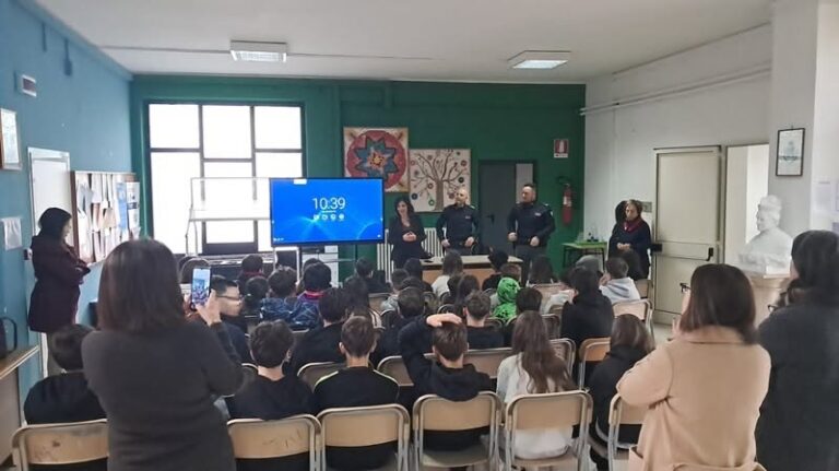 postale-polizia-scuola.jpg
