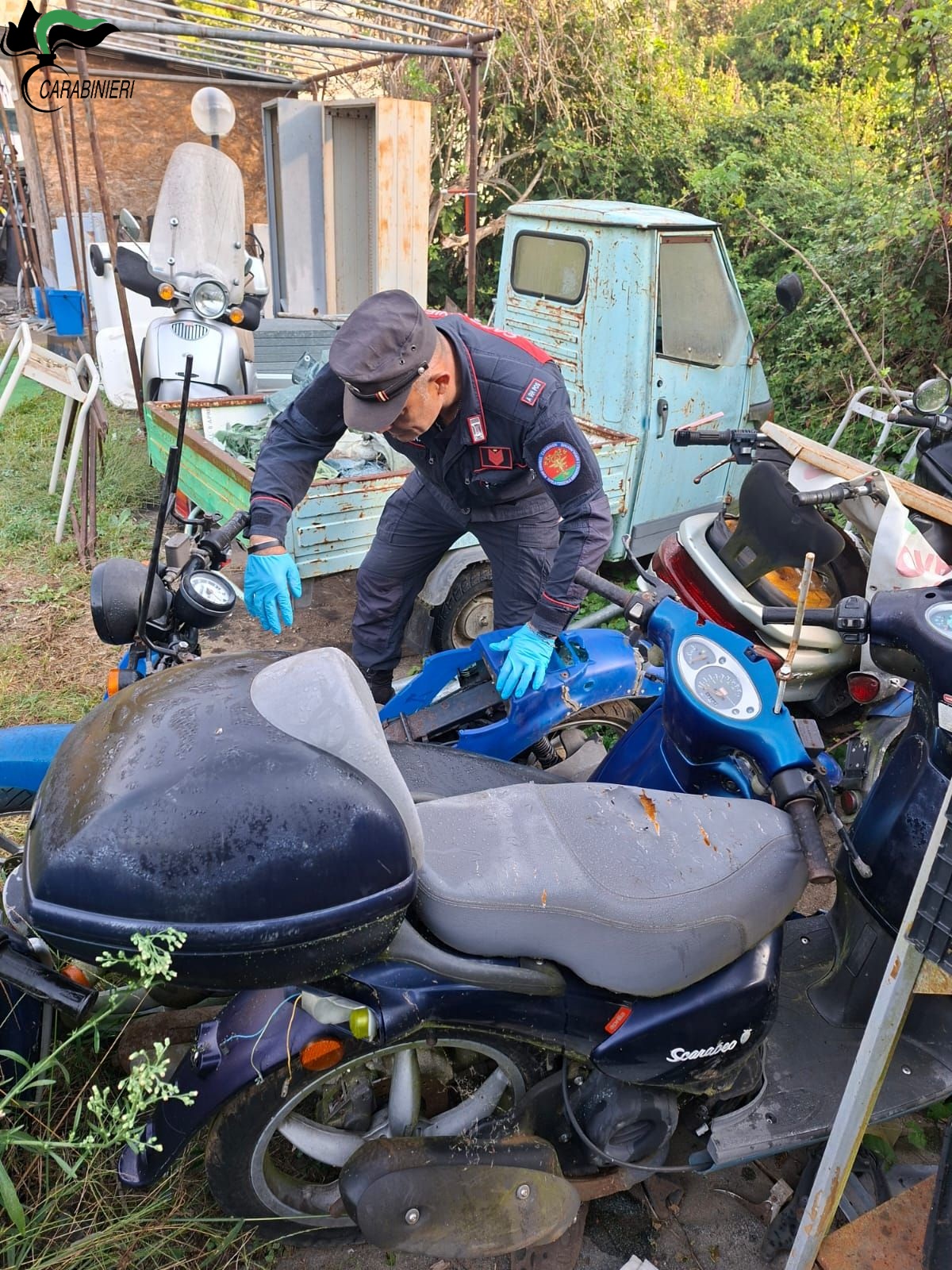 Civita Castellana - Officina abusiva e deposito illecito di rifiuti speciali pericolosi, i Carabinieri forestali sequestrano l'area e denunciano il responsabile (FOTO) 2 1000188788