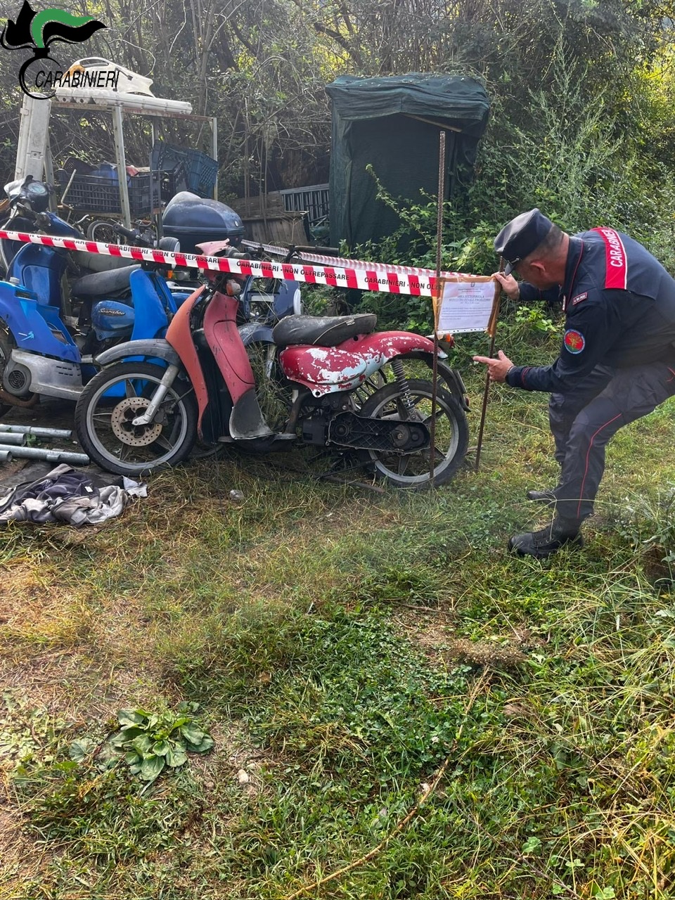 Civita Castellana - Officina abusiva e deposito illecito di rifiuti speciali pericolosi, i Carabinieri forestali sequestrano l'area e denunciano il responsabile (FOTO) 3 2807b8f8 d9f8 4e4e bbb7 ee3838bbc7f7