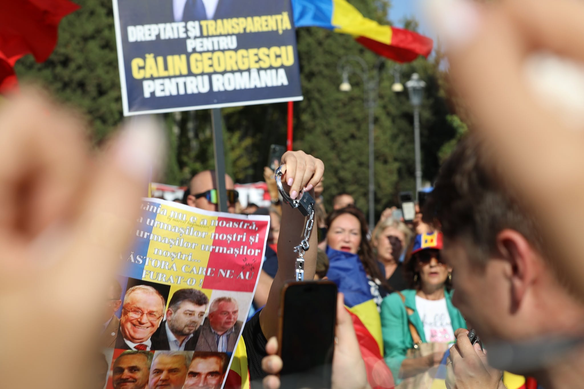 Roma, la diaspora romena in piazza per Călin Georgescu: "È solo l'inizio" 6 825286419 1123688013552318 6988242982366307794 n