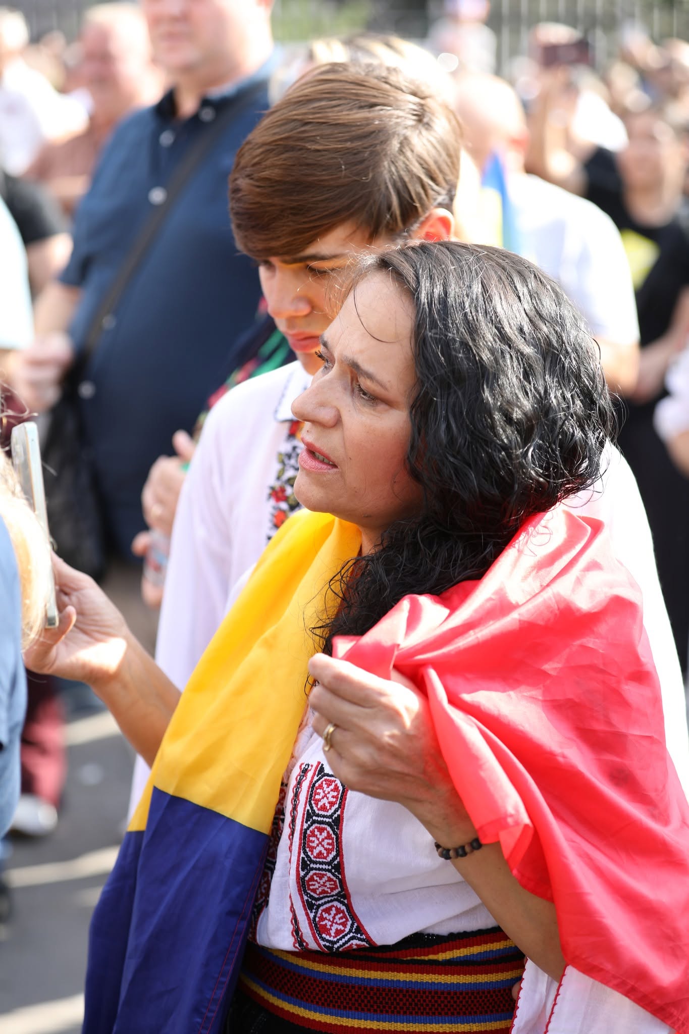 Roma, la diaspora romena in piazza per Călin Georgescu: "È solo l'inizio" 3 825351102 1123681296886323 4327951422376476041 n