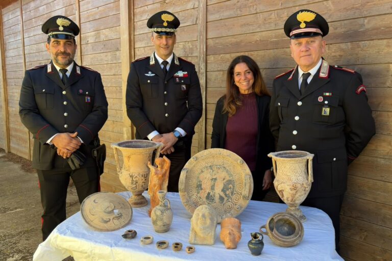 CIVITAVECCHIA - Consegna reperti Cerveteri