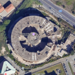 La grande struttura circolare del colosseo del riello