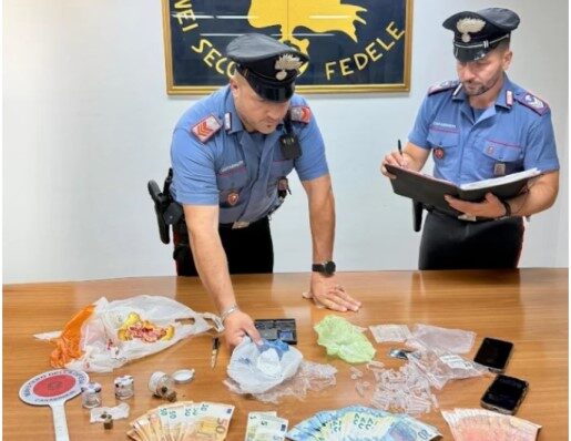 Droga, denaro e materiale vario trovati e sequestrati dai carabinieri di Alatri