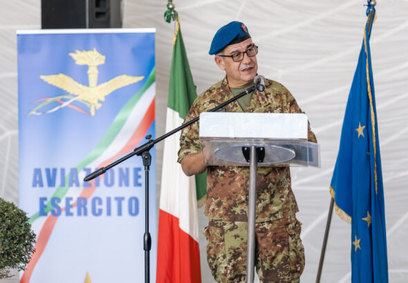 FOTO-3_-DISCORSO-COMANDANTE-CEDENTE-GEN.-D.-SALVATORE-ANNIGLIATO