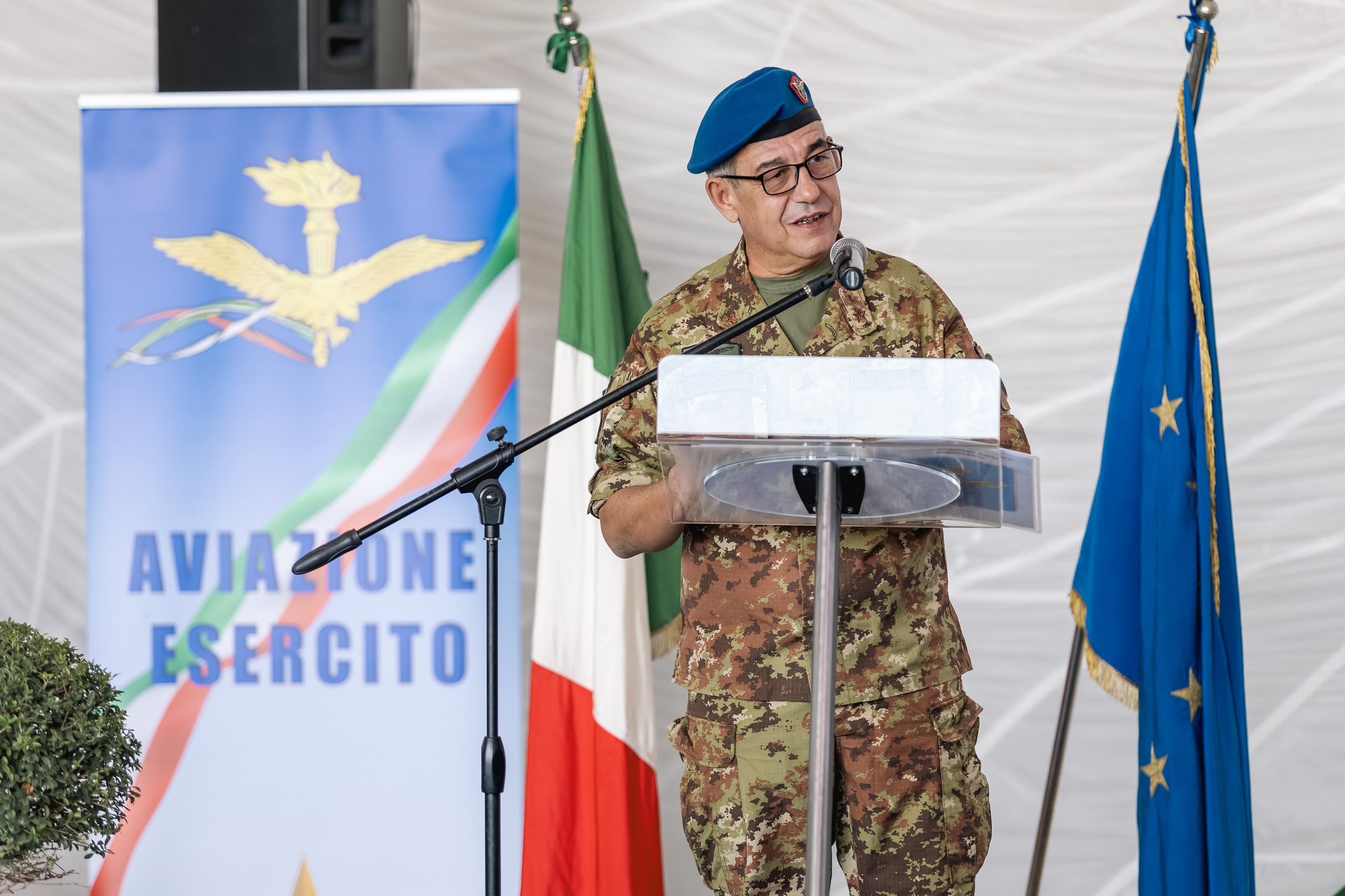 FOTO-3_-DISCORSO-COMANDANTE-CEDENTE-GEN.-D.-SALVATORE-ANNIGLIATO