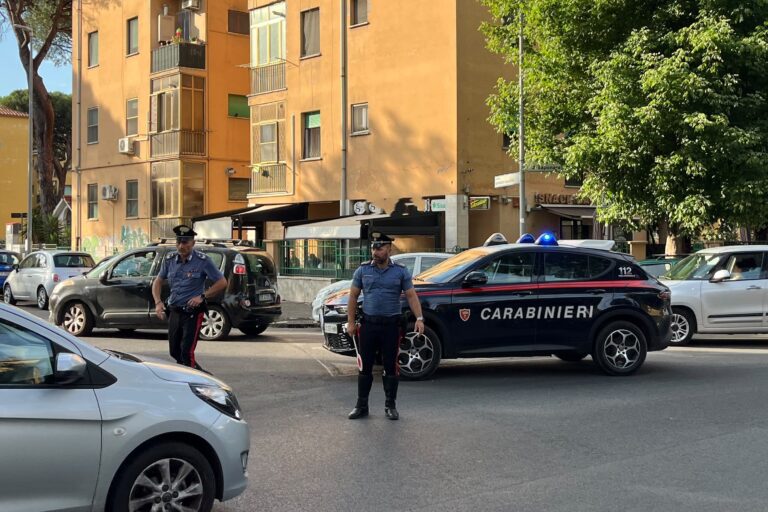 OSTIA - Un posto di controllo dei Carabinieri ad Acilia