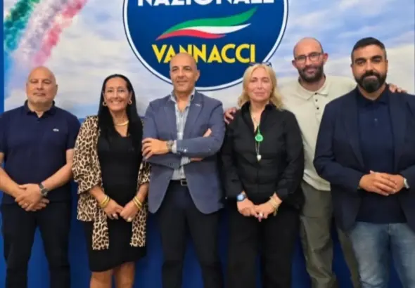 quattro consiglieri comunali con vannacci
