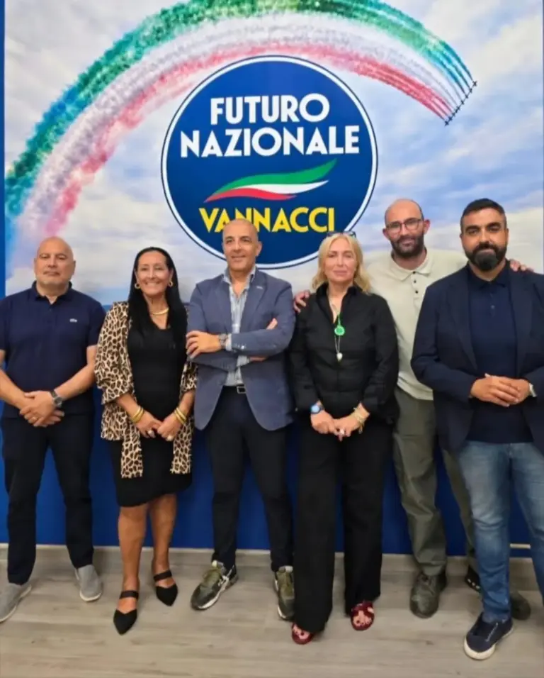 quattro consiglieri comunali con vannacci