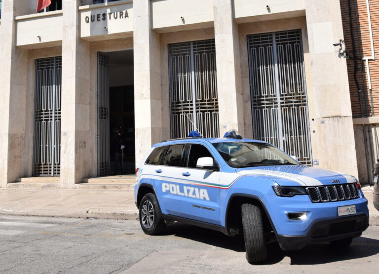 questura-di-latina-polizia.jpg
