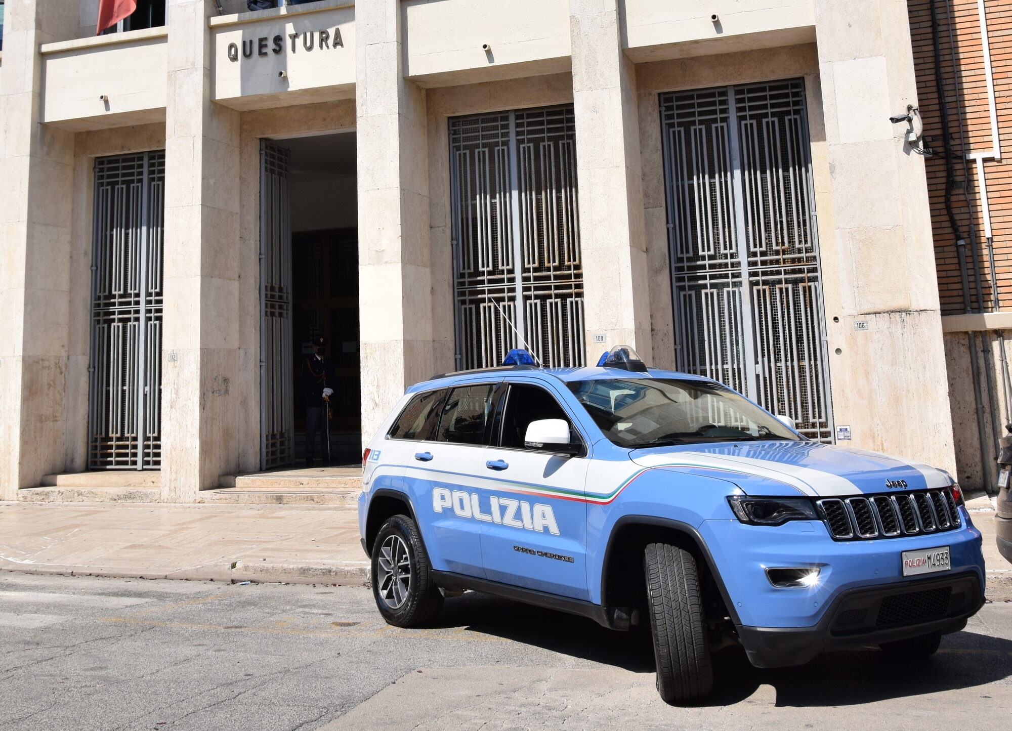 questura-di-latina-polizia.jpg